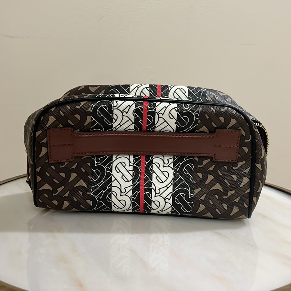 New Burberry Toiletry Bag (Unisex) - Picture 6 of 11